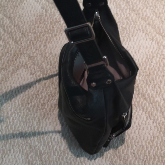 Danier Leather Black Shoulder Bag - Picture 6 of 9